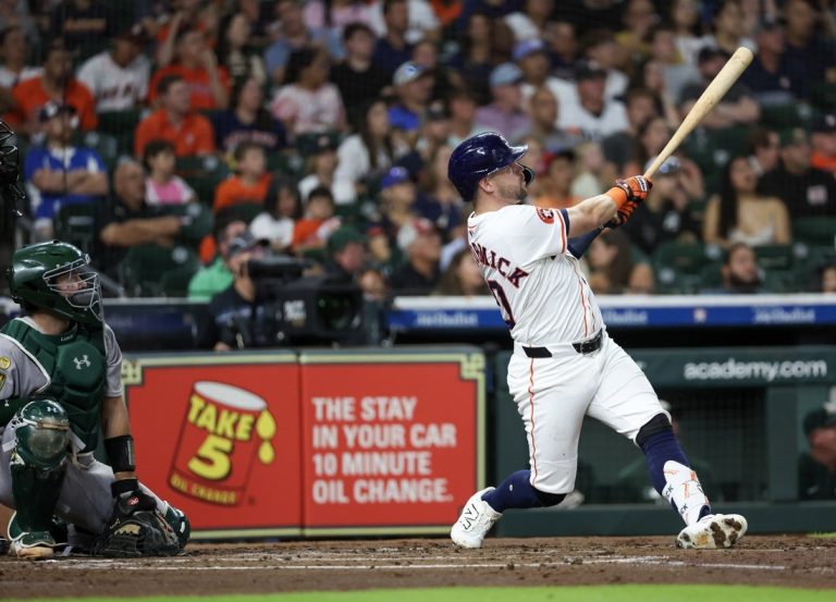 Astros DH Yordan Alvarez dealing with fracture in hand