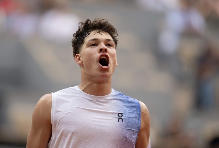 ATP roundup: Fritz, Shelton reach Stuttgart quarterfinals