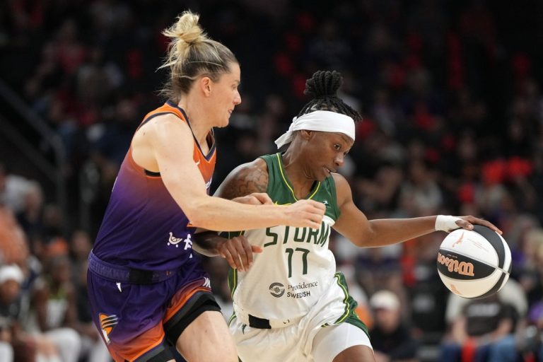 Skylar Diggins leads the way in Storm win over Mercury