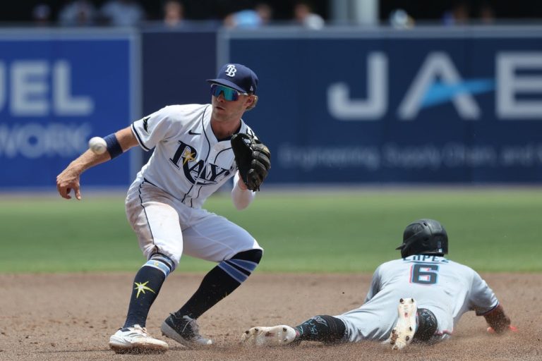 Rays complete comeback to take series with Marlins