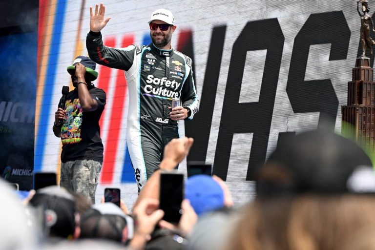 Shane van Gisbergen dominates at Mexico City, earns postseason appearance
