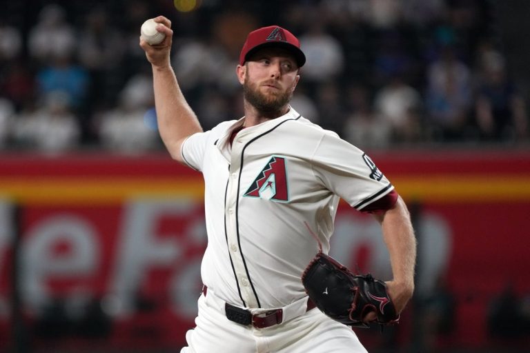 Merrill Kelly, Diamondbacks seek sweep over Padres
