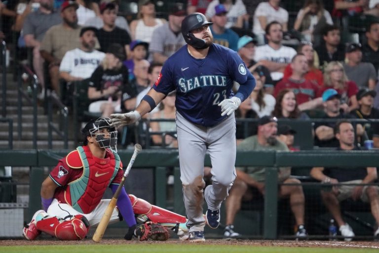 Mariners seek clutch hits in finale against D-backs