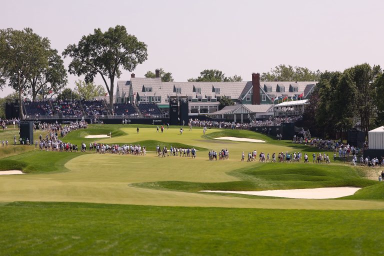 Will thunderstorms interrupt gameplay at Oakmont CC?