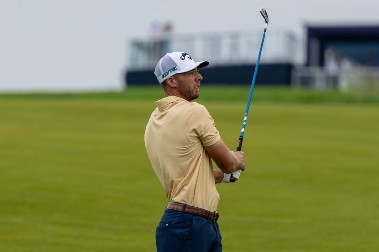 Sam Burns shoots 65, leads demanding U.S. Open
