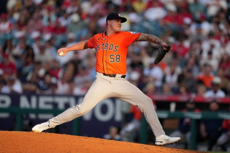 Astros edge Angels in 10 innings on run-scoring wild pitch