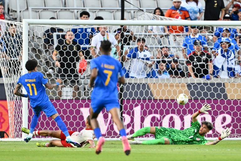Curacao rescues 1-1 tie with late goal against Canada