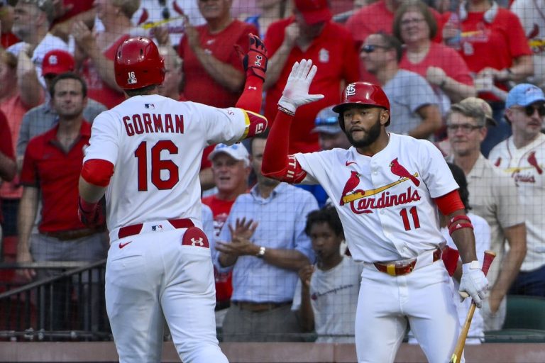 Cardinals aim to keep flexing muscles in clash vs. Cubs