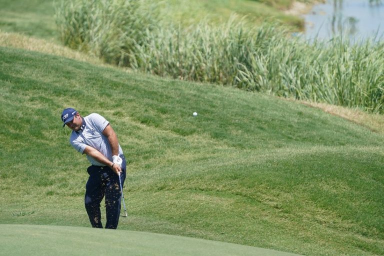 Patrick Reed, Harold Varner III share lead at LIV Golf Dallas