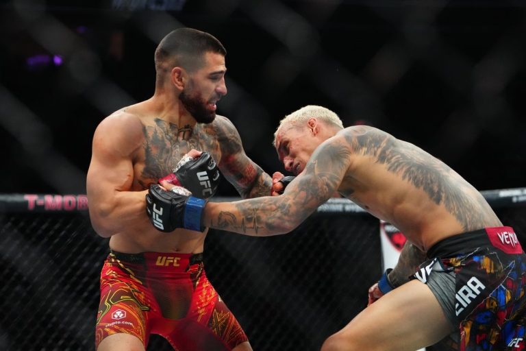 Ilia Topuria makes statement with quick stoppage of Charles Oliveira