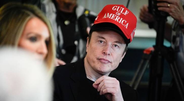 Elon Musk backs Warren Buffett’s proposal to ‘end the deficit in 5 minutes’ as the bold idea gains steam again