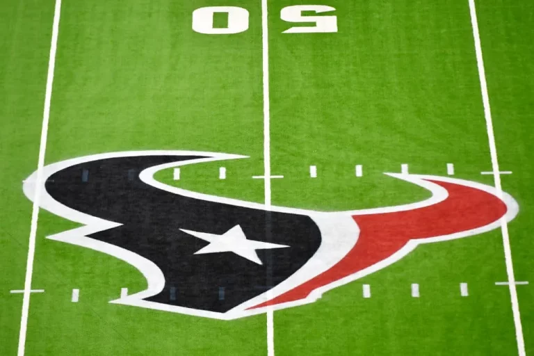 Texans Are Signing Former Raiders First-Round Pick