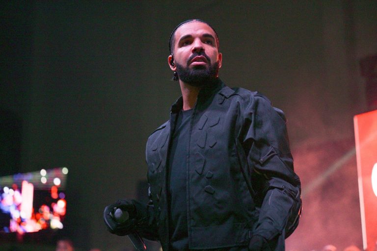 “He’s embracing his white side”- Netizens react as Drake makes a special appearance at Morgan Wallen’s I’m the Problem Tour in Houston