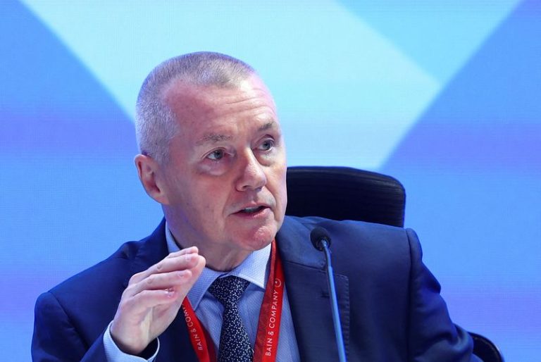 Trade barriers and plane delays challenge global airlines