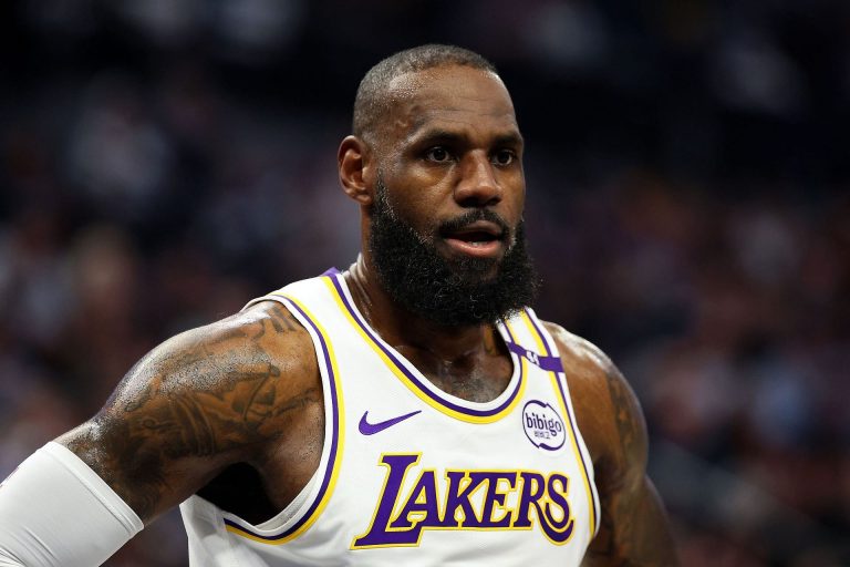 Senior NBA insider sounds alarm bells for 29 franchises following Lakers’ sale 