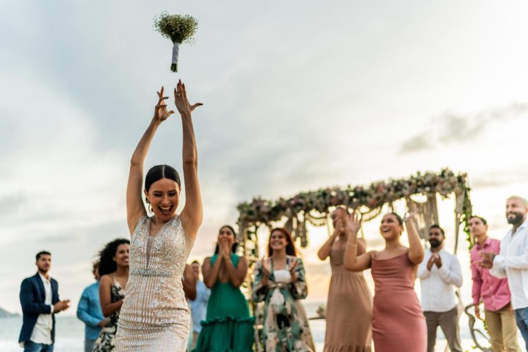 Best credit cards for wedding expenses (2025)
