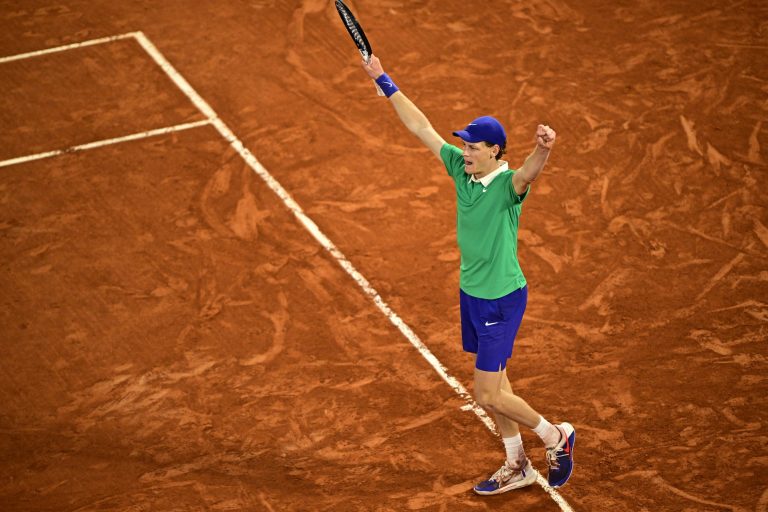 Sinner ends Djokovic record bid, reaches final