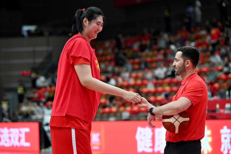 China unleashes towering 7-foot-5 teen basketball star