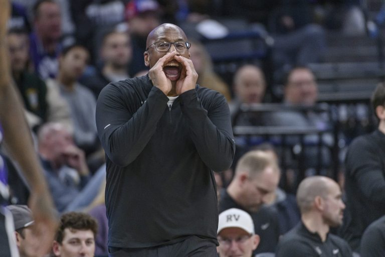 Knicks to interview coaches Mike Brown, Taylor Jenkins