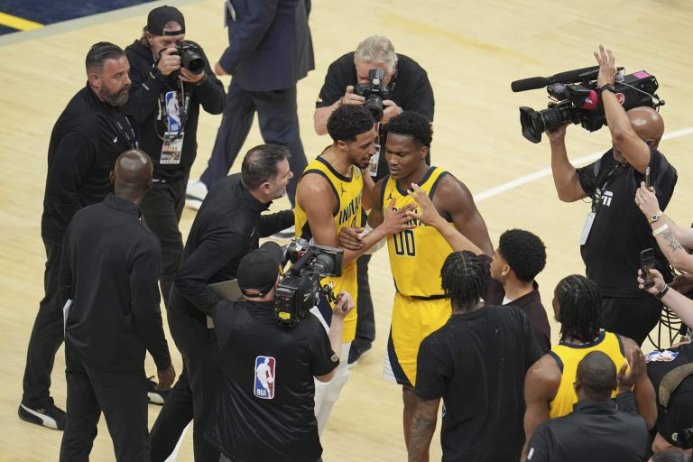 Pacers rally in the 4th, beat Thunder for 2-1 lead