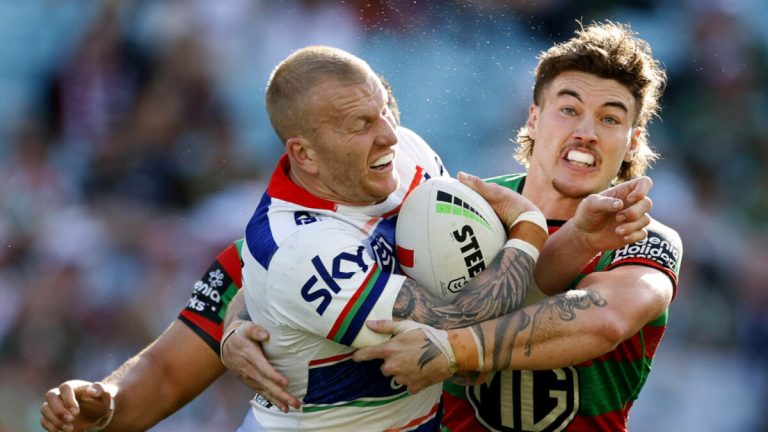 Blues star hobbled as Warriors hold off fast-finishing Rabbitohs, flyer hits milestone