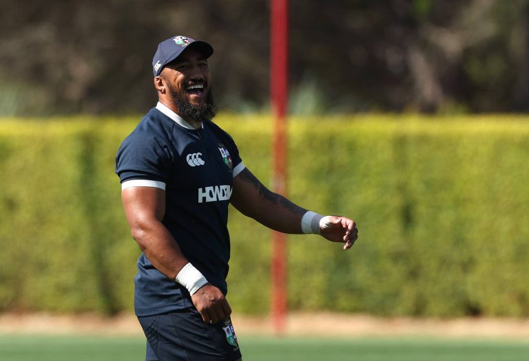 Lions must fix ‘frustrating’ connection failure, Farrell has injury concerns as squad touches down