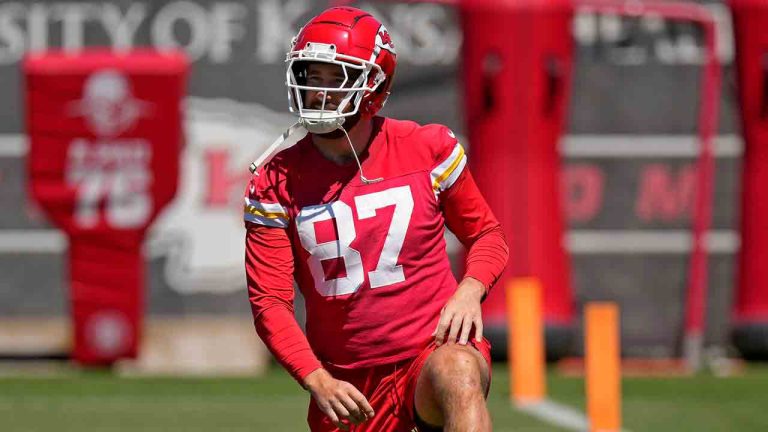 Tight end Travis Kelce, franchised guard Trey Smith attend Chiefs minicamp
