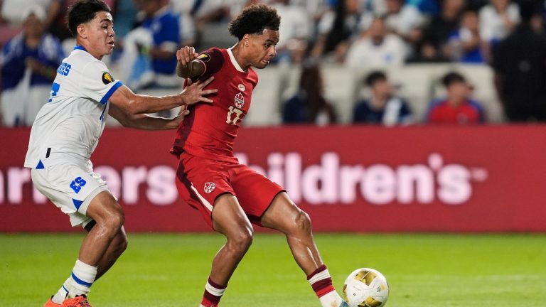 Canada downs El Salvador in chaotic game to win Concacaf Gold Cup group
