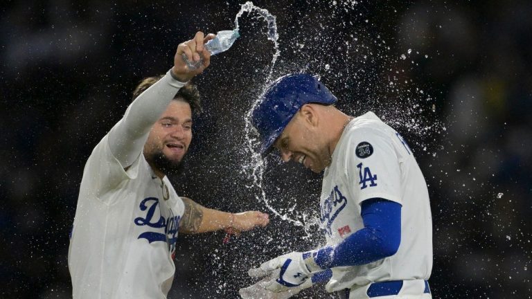 Freeman’s walk-off double lifts Dodgers over Mets in extras