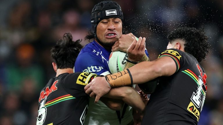 Cleary produces knockout blow as Panthers claw past Bulldogs in heavyweight blockbuster