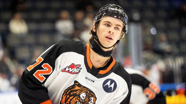 Gavin McKenna becomes third-youngest to win CHL Player of the Year