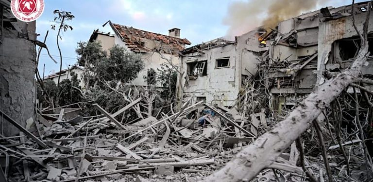 Overnight missile strikes kill ten in Israel