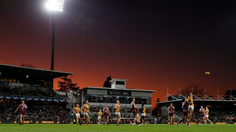 No, the Hawks-Crows Launceston clash doesn’t prove Tasmania’s stadium needs a roof. Here’s why