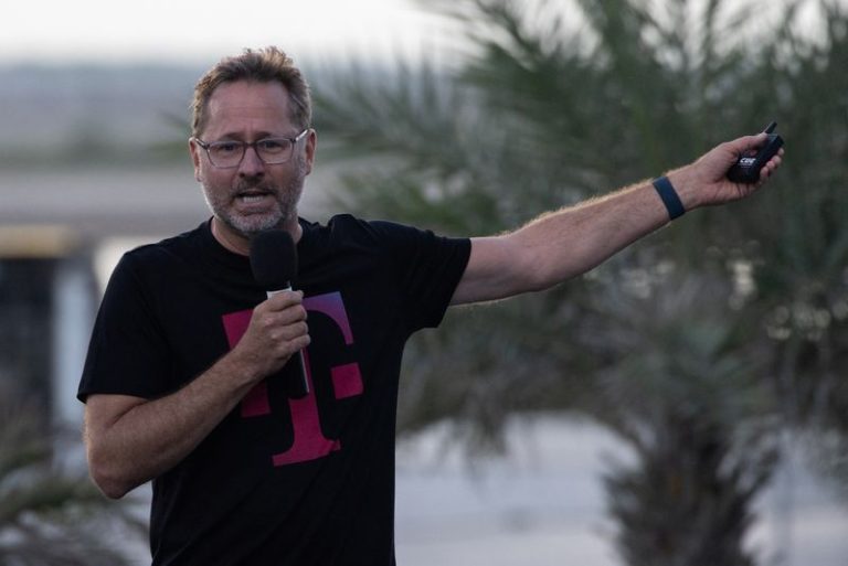 T-Mobile US boss set to leave post early, Handelsblatt newspaper reports