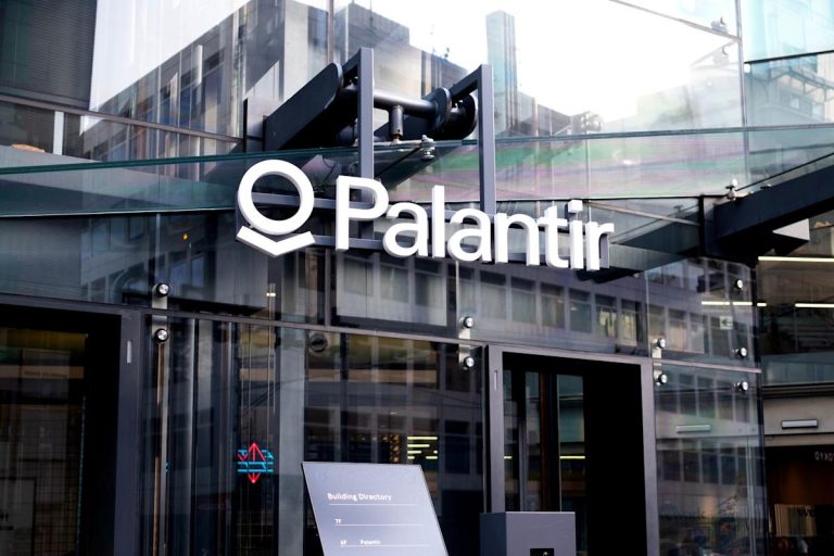 Up 93% in 2025, Palantir Stock Is Too Hot to Handle Here