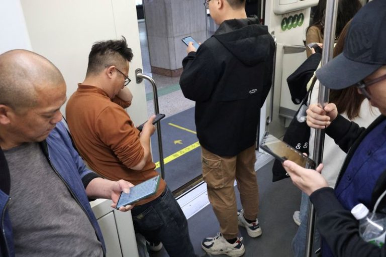 Counterpoint Research cuts 2025 global smartphone shipment growth amid tariff uncertainty