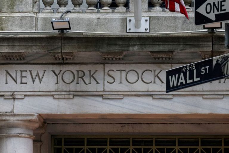 S&P 500 ends slightly up; traders watch US-China trade talks