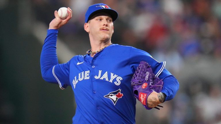 Blue Jays look to complete three-game sweep against Twins