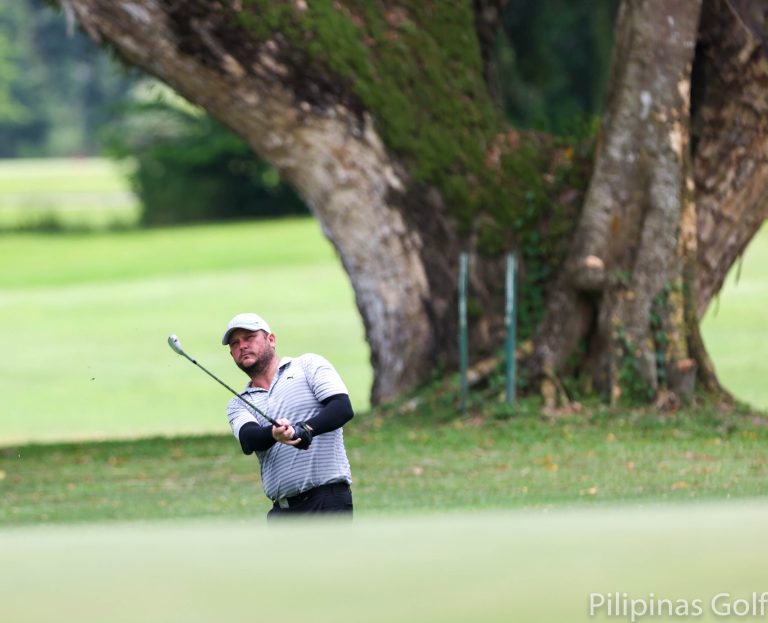 Van der Valk hangs on, prevails by a stroke