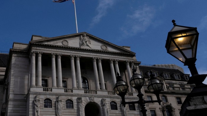 UK pay growth cools as job market weakens