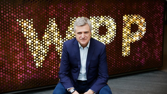 WPP boss Mark Read steps down as advertisers struggle with rise of AI