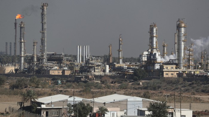 Oil price falls back as flow of crude through Strait of Hormuz unaffected