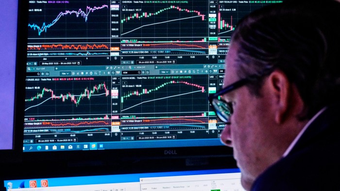 Private market funds lag US stocks over short and long term