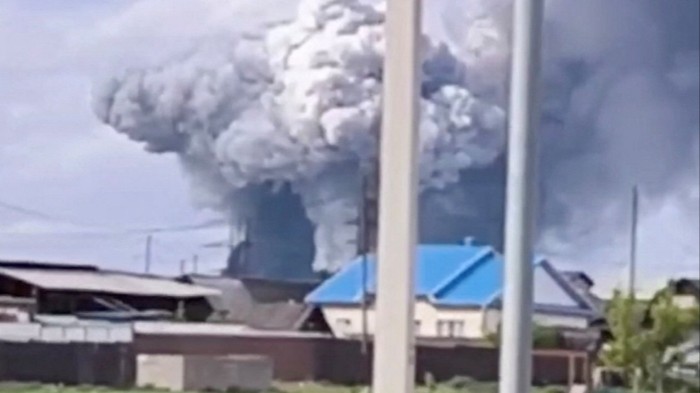 Ukraine and Russia exchange massive air strikes ahead of peace talks