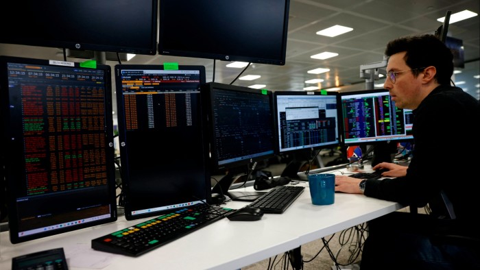 FTSE 100 closes at record high as investors hunt for alternatives to US stocks