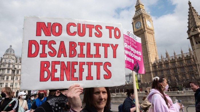 Starmer makes few concessions to rebel MPs on UK welfare reform plan