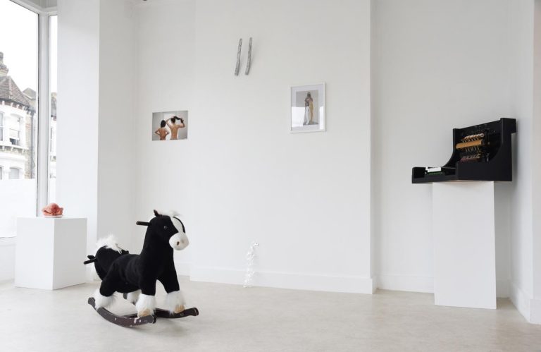 In the Gap of Meaning: Experiencing ‘Conceptual Erasure’