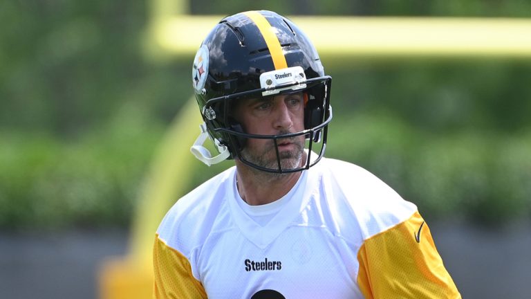 Insider shares how Aaron Rodgers is fitting in with Steelers