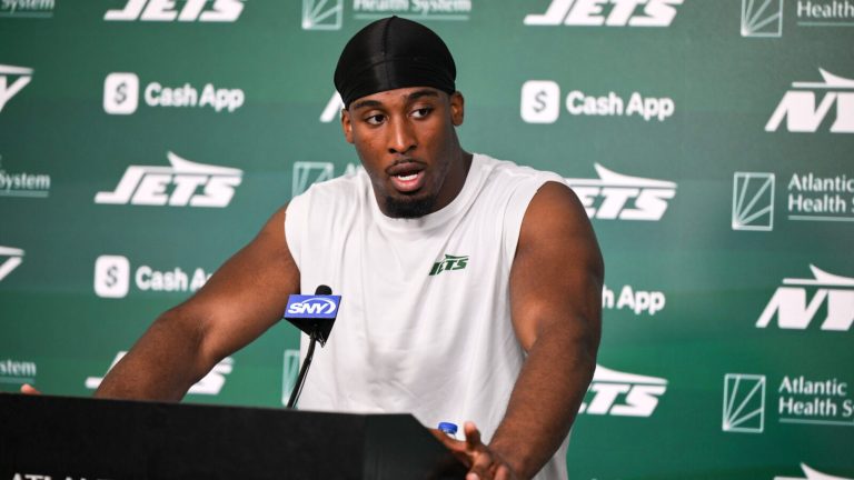 Jets’ Breece Hall makes feelings about Steelers’ Aaron Rodgers clear