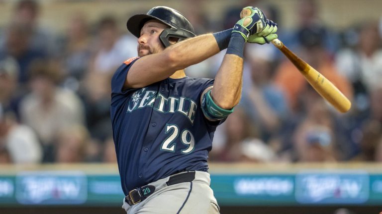 Mariners slugger officially enters Home Run Derby